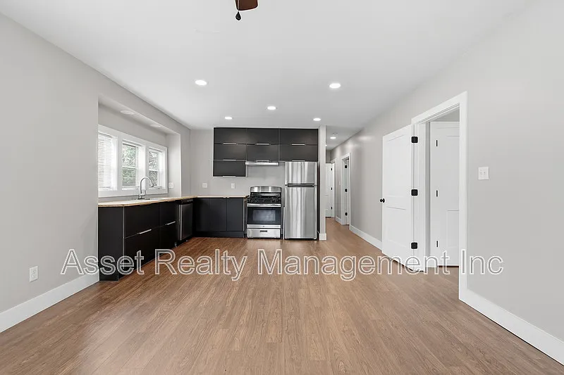 3 bed, 2.0 bath, 1150 sqft, $1,945 — Photo 4