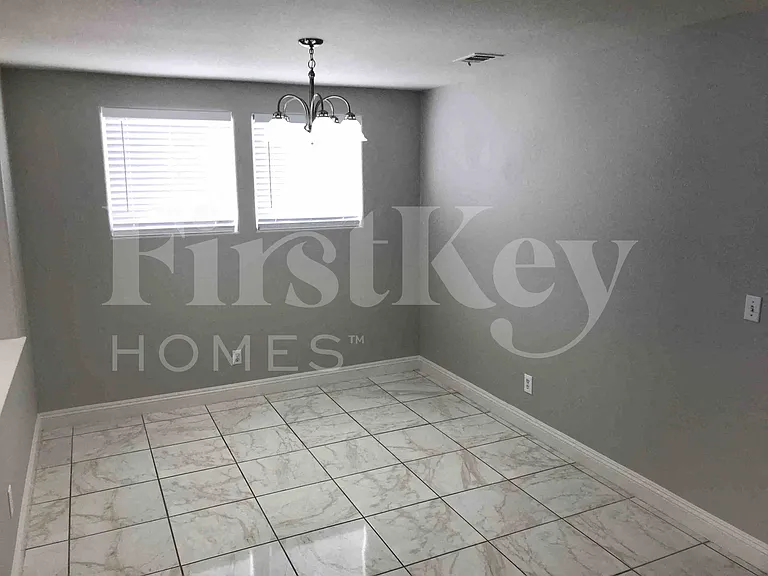 8041 Hilliard Ave — Photo 5
