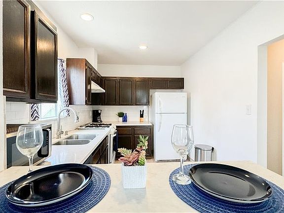 3rd image of 5853 S Friends Ave