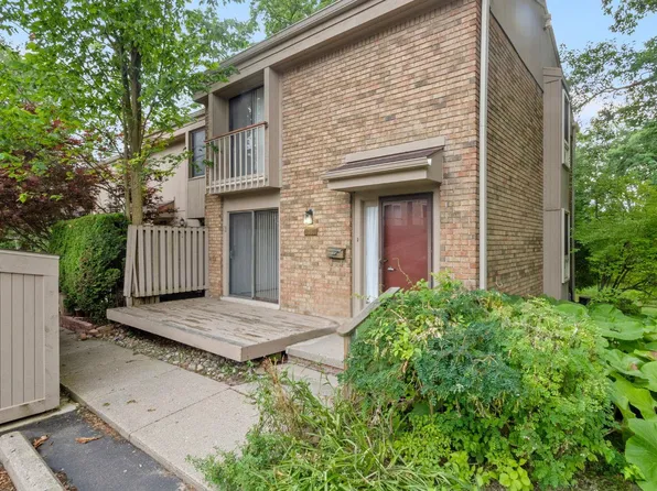 1481 Oakbrook E, Rochester, MI 48307