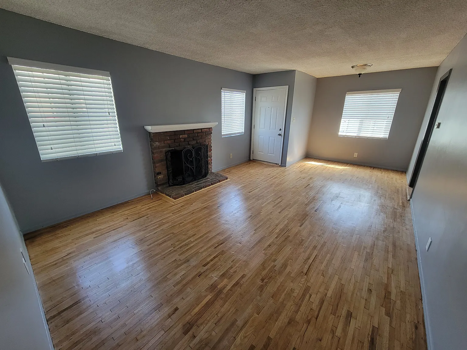 3 bed, 1.5 bath, 1016 sqft, $4,500 — Photo 2