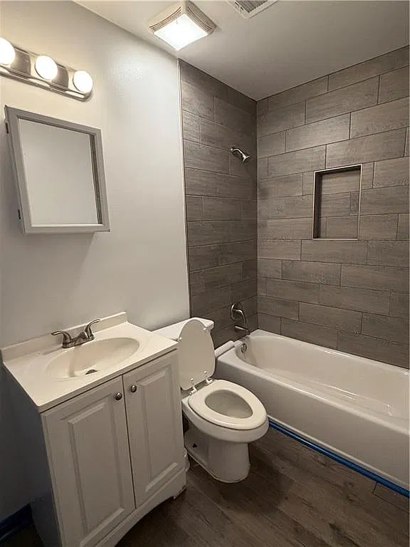 1 bed, 1.5 bath, 576 sqft, $1,175 — Photo 3