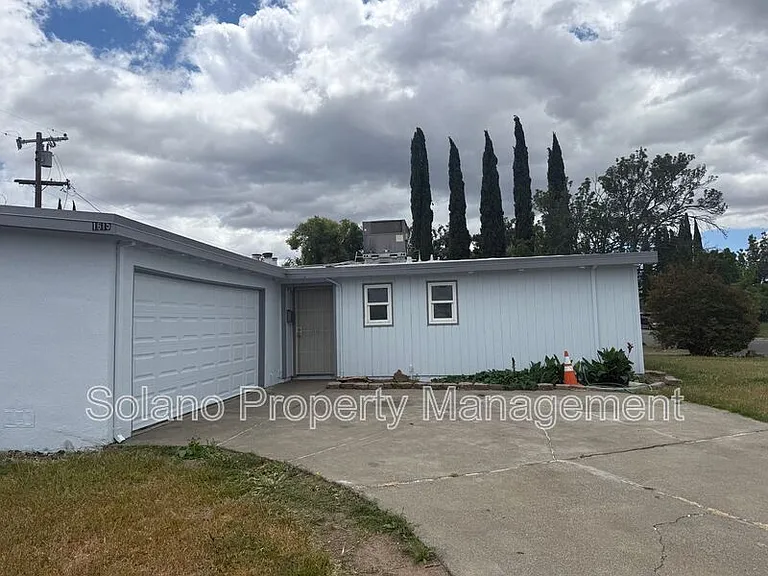 1615 Kentucky St — Photo 1