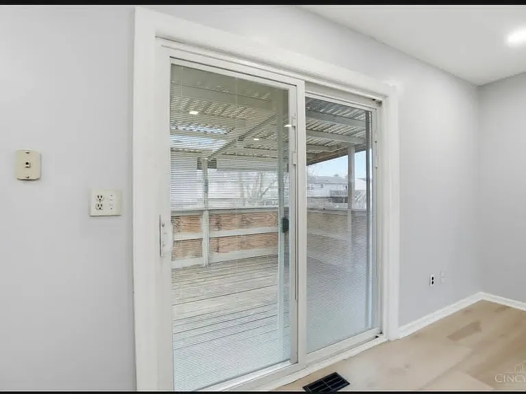 9925 Grasscreek Ct — Photo 11