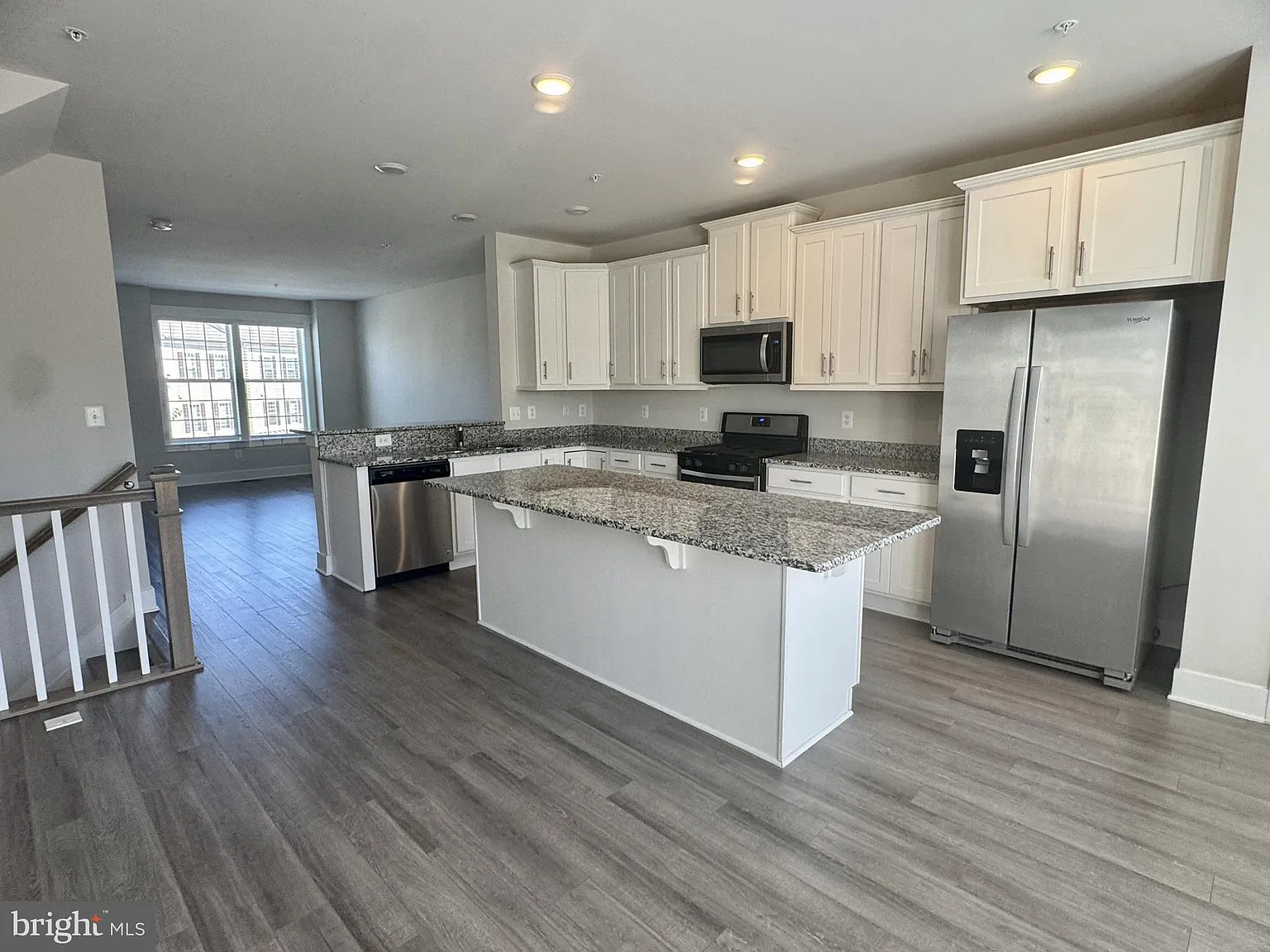 4 bed, 3.5 bath, 2016 sqft, $2,900 — Photo 2