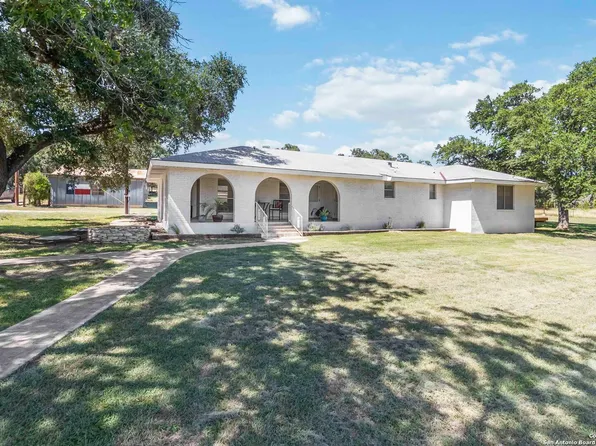 10406 Park Road 37, Lakehills, TX 78063