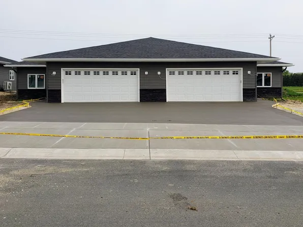 411 Tee Box Ln NE, Stewartville, MN 55976