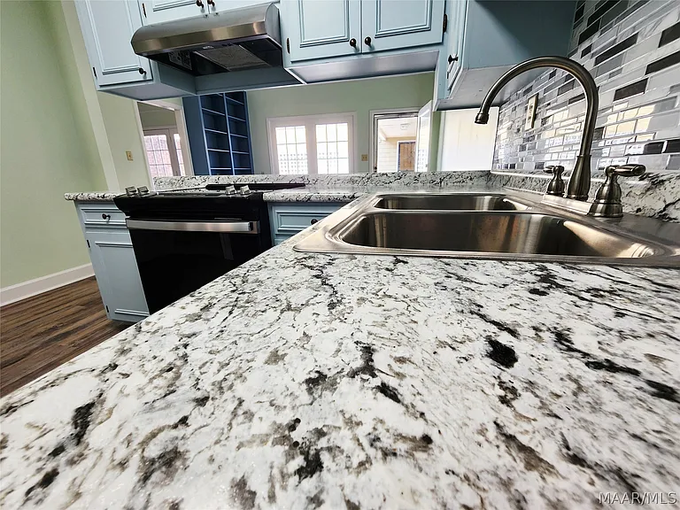 2067 Hazel Hedge Ln — Photo 11