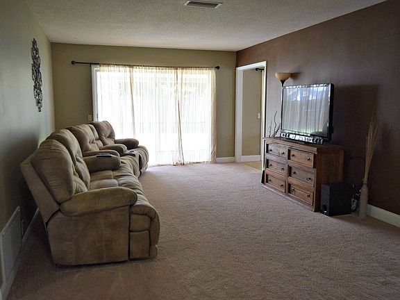 3rd image of 133 Sandburg Ln