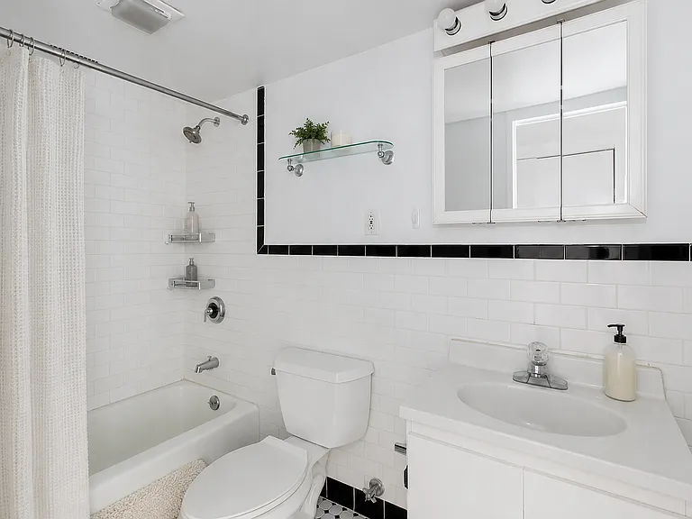 321 E 48th St #11E — Photo 3