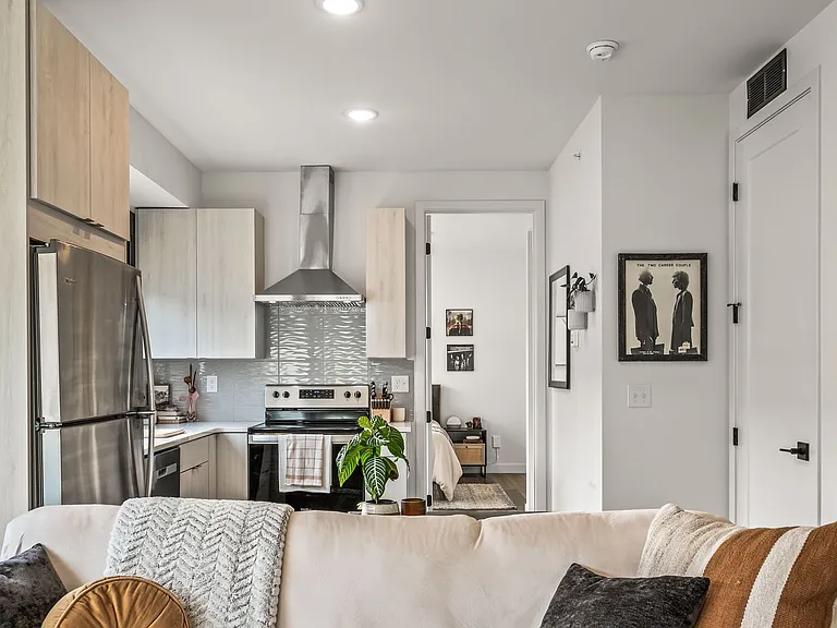 Olive Apartments — Photo 3