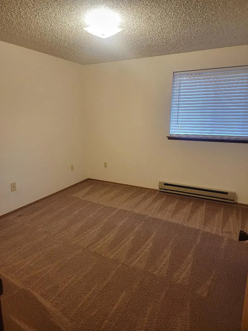 Very spacious upper floor 1 bedroom apartment — Photo 4
