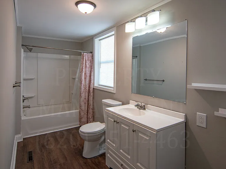 319 S 10th St — Photo 11
