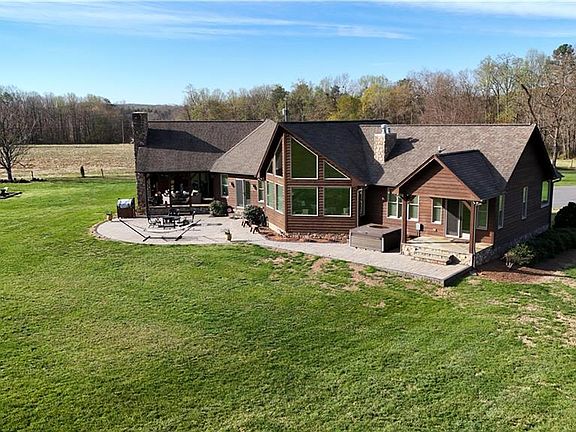 3rd image of 1083 Union Community Rd