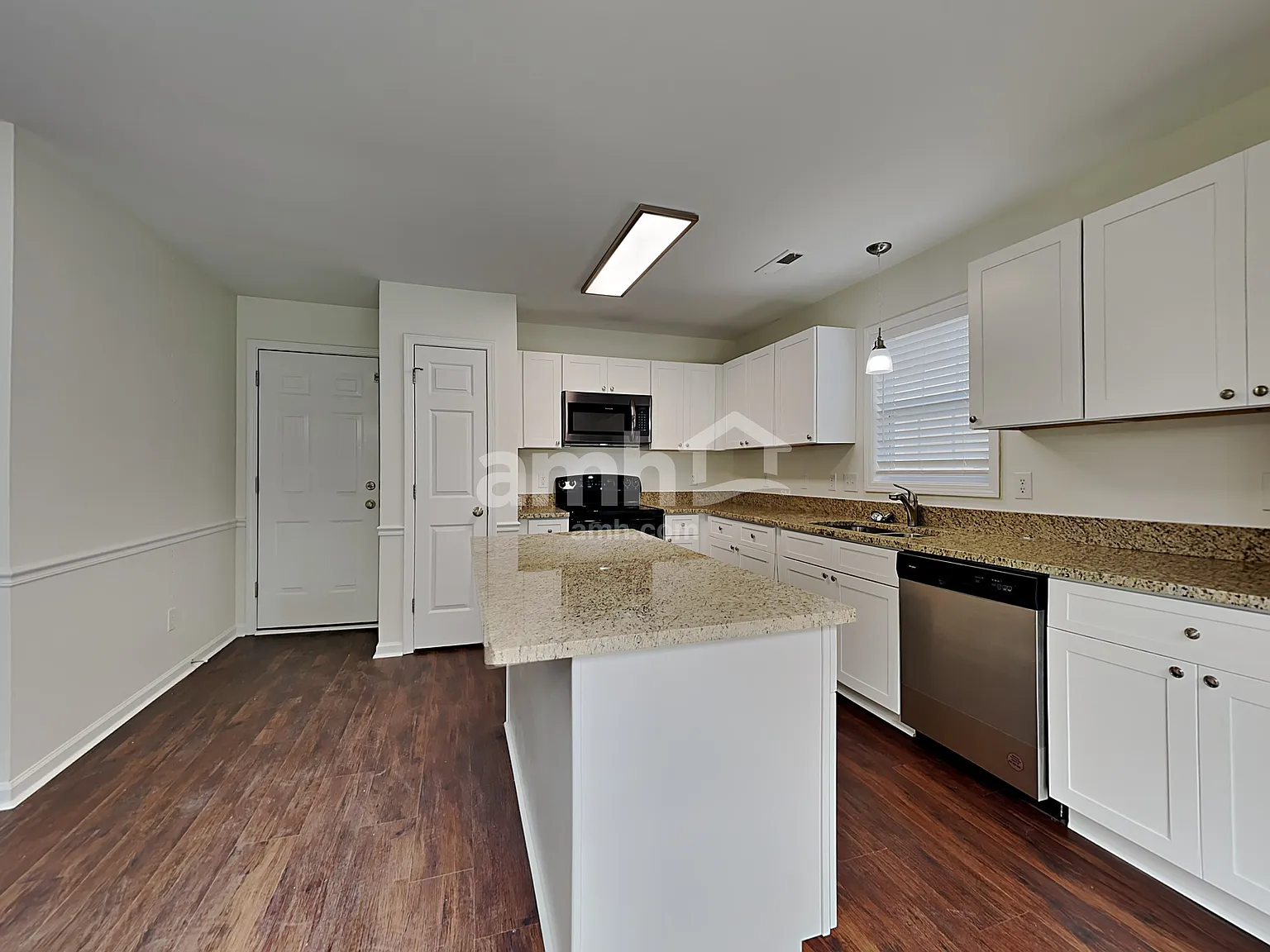 3 bed, 2.5 bath, 1841 sqft, $2,180 — Photo 4