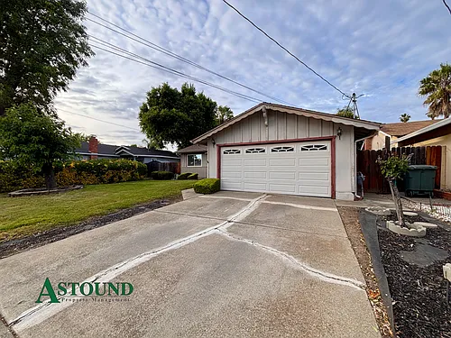 2627 Prestwick Ave Photo 1