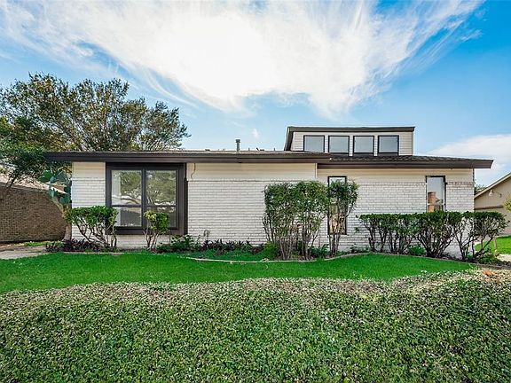 3rd image of 1226 Whispering Oaks Ln