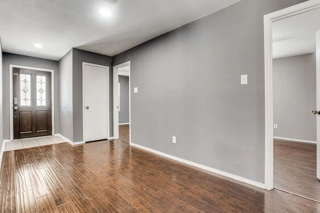 1201 Sage Dr — Photo 2