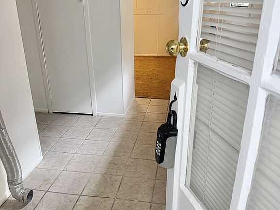 4th image of 925 S Wilson Ave #3