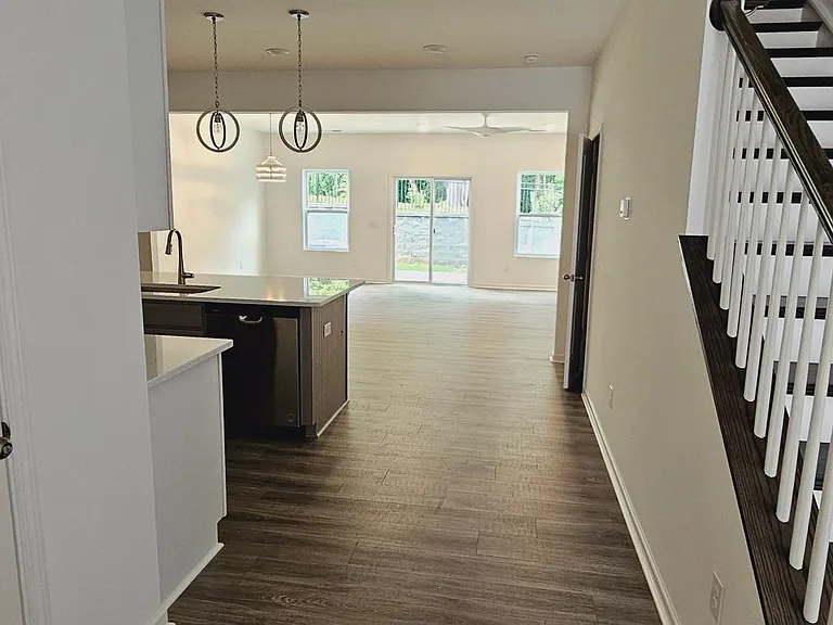 11 Saltford Ln — Photo 3