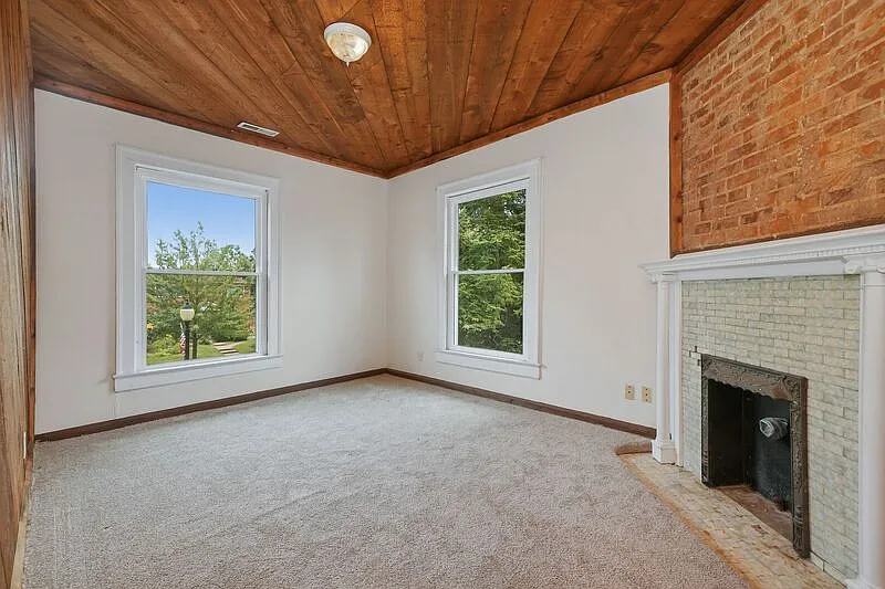 3 bed, 1.0 bath, $1,295 — Photo 3