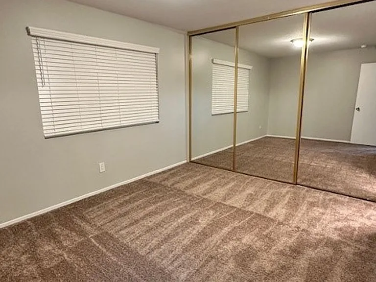 415 W Rosewood Ave — Photo 8