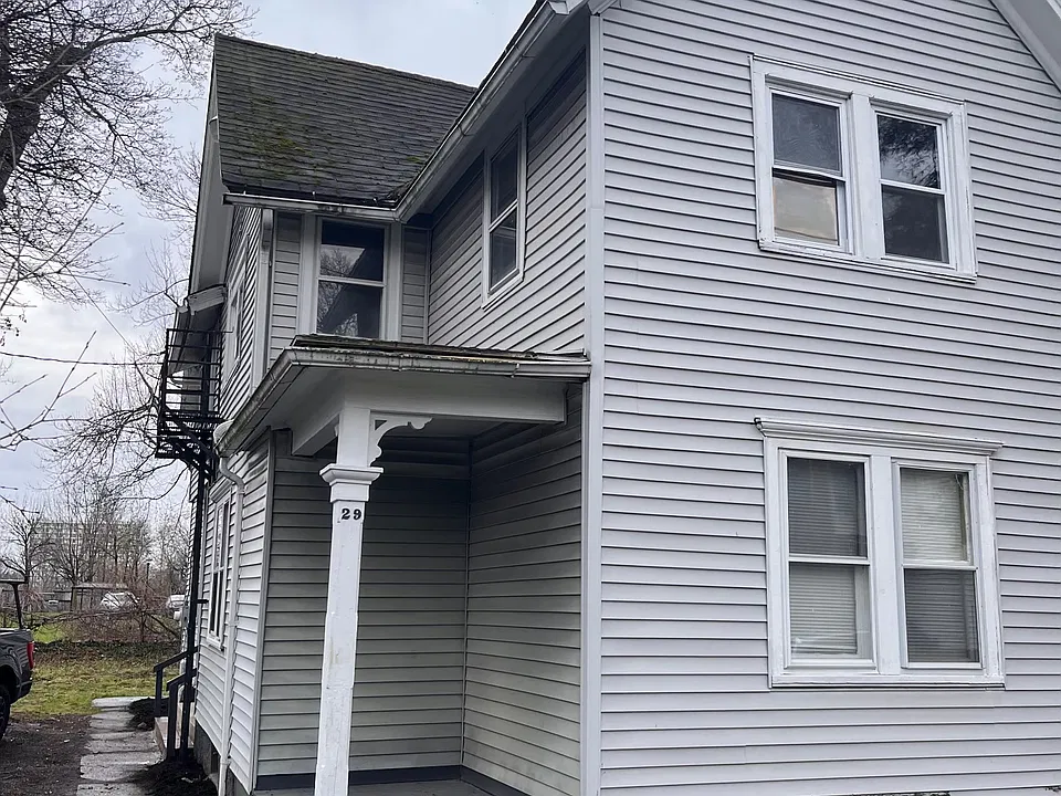 29 Durgin St