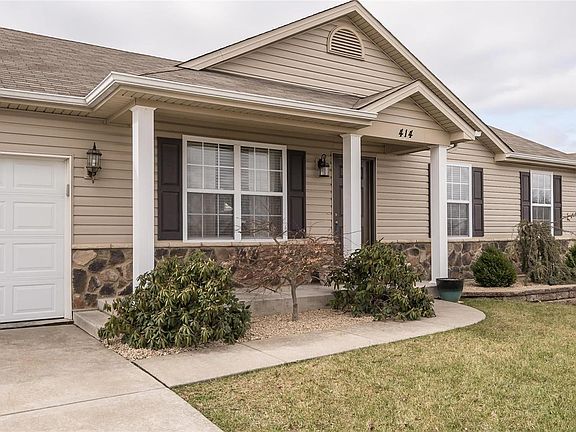 Beautiful landscaping welcomes you to this 3 Bed, 2 Bath Ranch home!