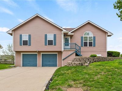 209 E 21st Ter, Kearney, MO, 64060