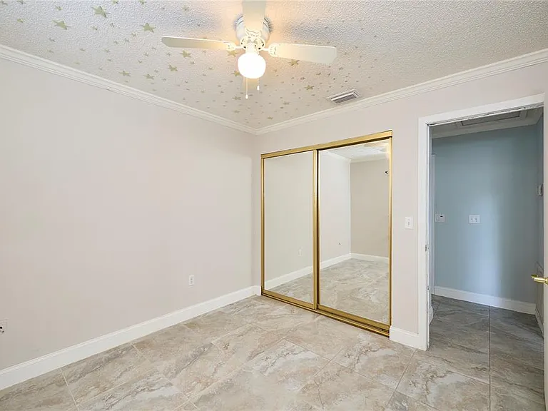 6804 N Hubert Ave — Photo 32