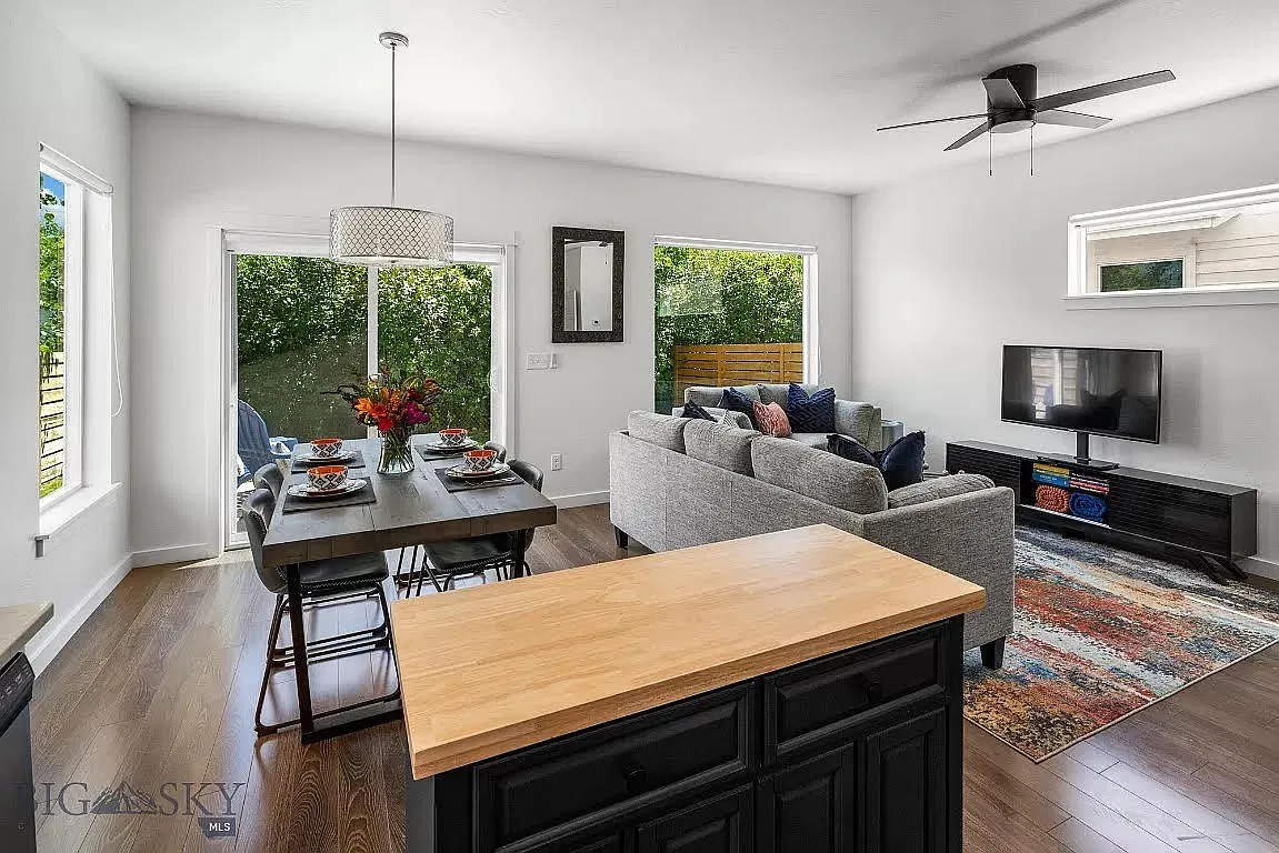 3 bed, 1213 sqft, $3,950 — Photo 3