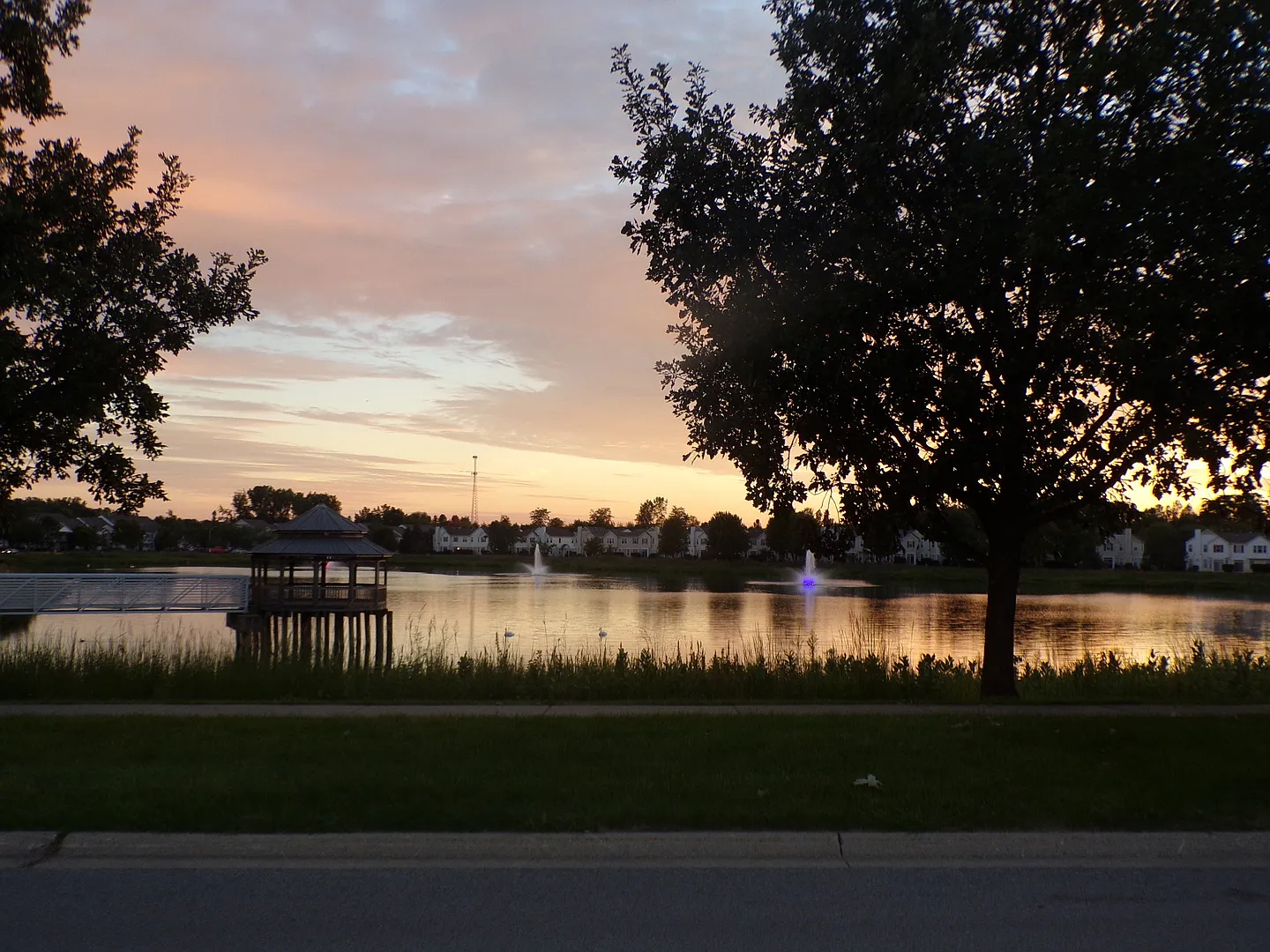 2 bed, 2.5 bath, 1514 sqft, $2,275 — Photo 3