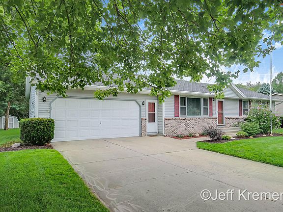 4th image of 6370 Woodwater Dr NE