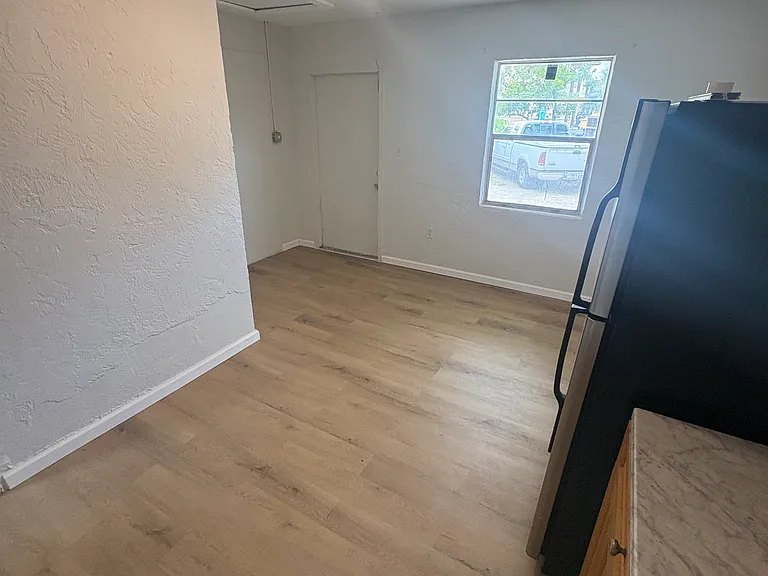 2308 9th St W #10 — Photo 6