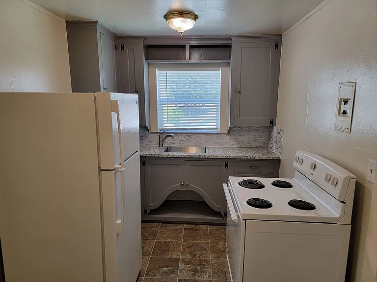 Avondale Apartments — Photo 81