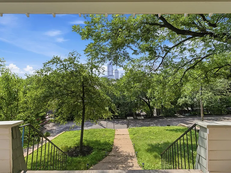 608 Harthan St — Photo 4