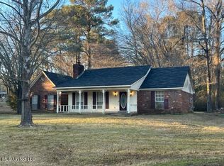 101 Country Hills Dr, Terry, MS 39170