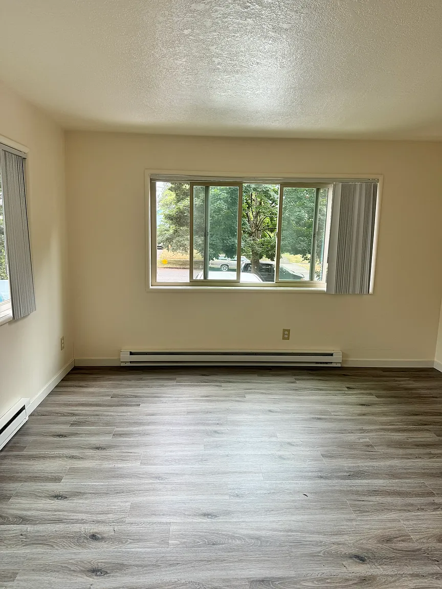 2909 N Willamette Blvd APT 14 photo 1