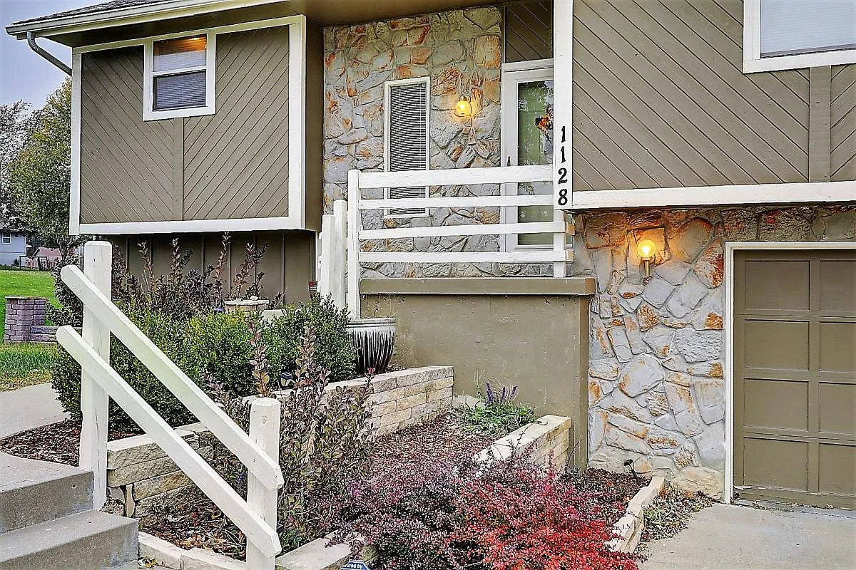 4 bed, 1700 sqft, $2,250 — Photo 3