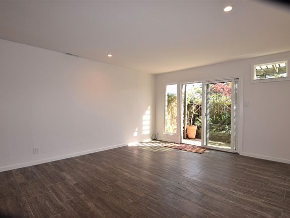 5th image of 115 W Macarthur St