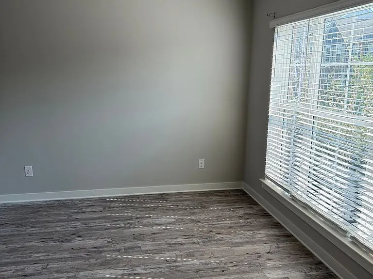 2021 Hardwick Pvt Ln — Photo 2