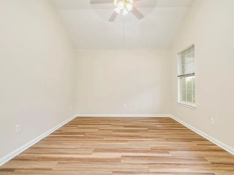 157 Maplewood S — Photo 5