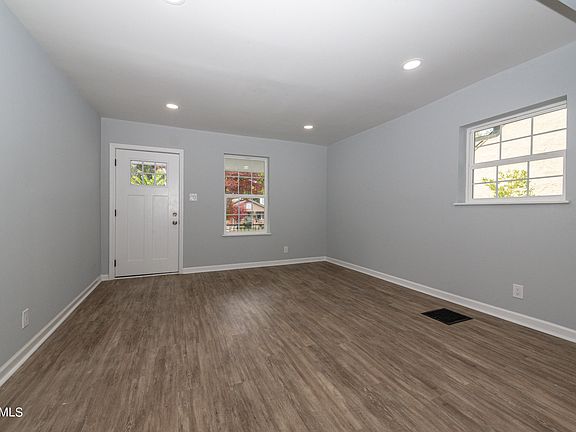 5th image of 304 S Elmwood St