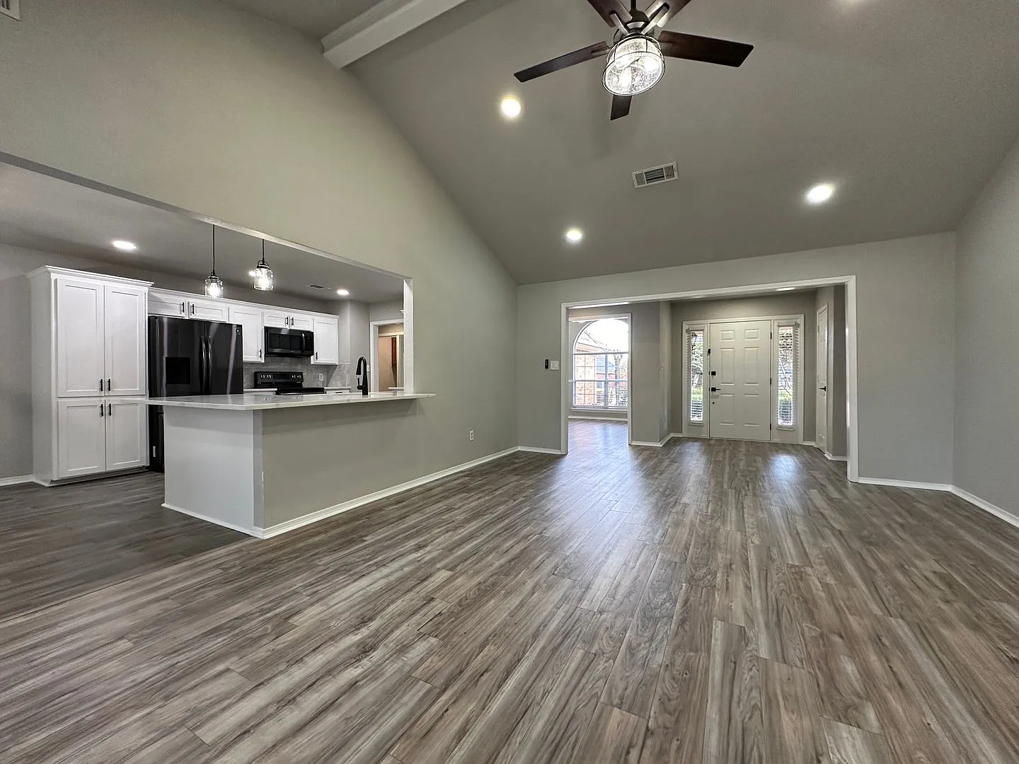 Gorgeous Home For Lease! — Photo 3