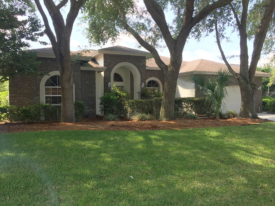 1st image of 2708 Clubhouse Dr