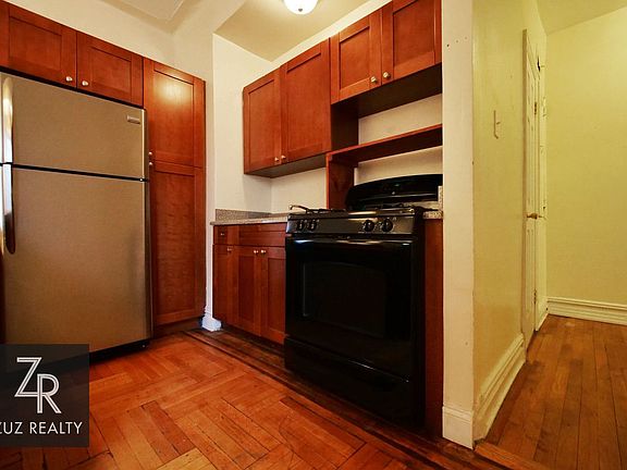 3rd image of 18 E 21st St APT D3