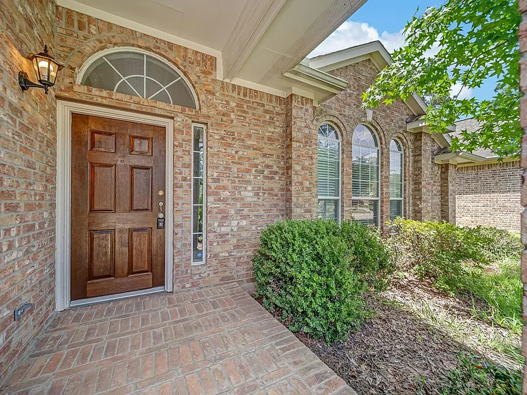 12810 Lake Shore Dr — Photo 2