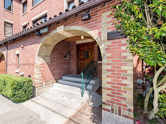 5th image of 6404 Greenwood Ave N #250