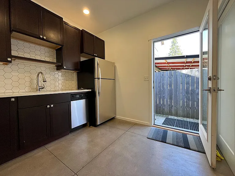4554 NE 99th Ave #B — Photo 4