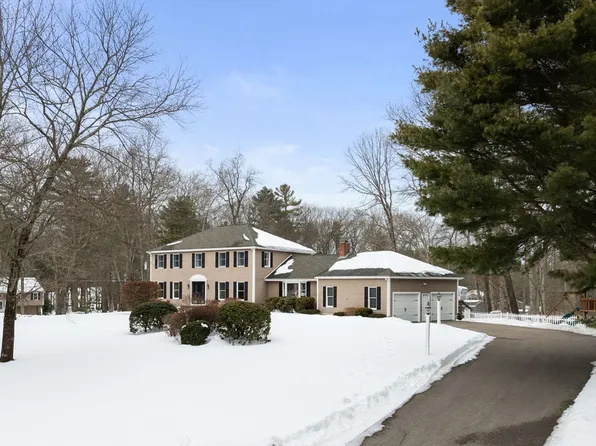 3 Niantic St, Medfield, MA 02052